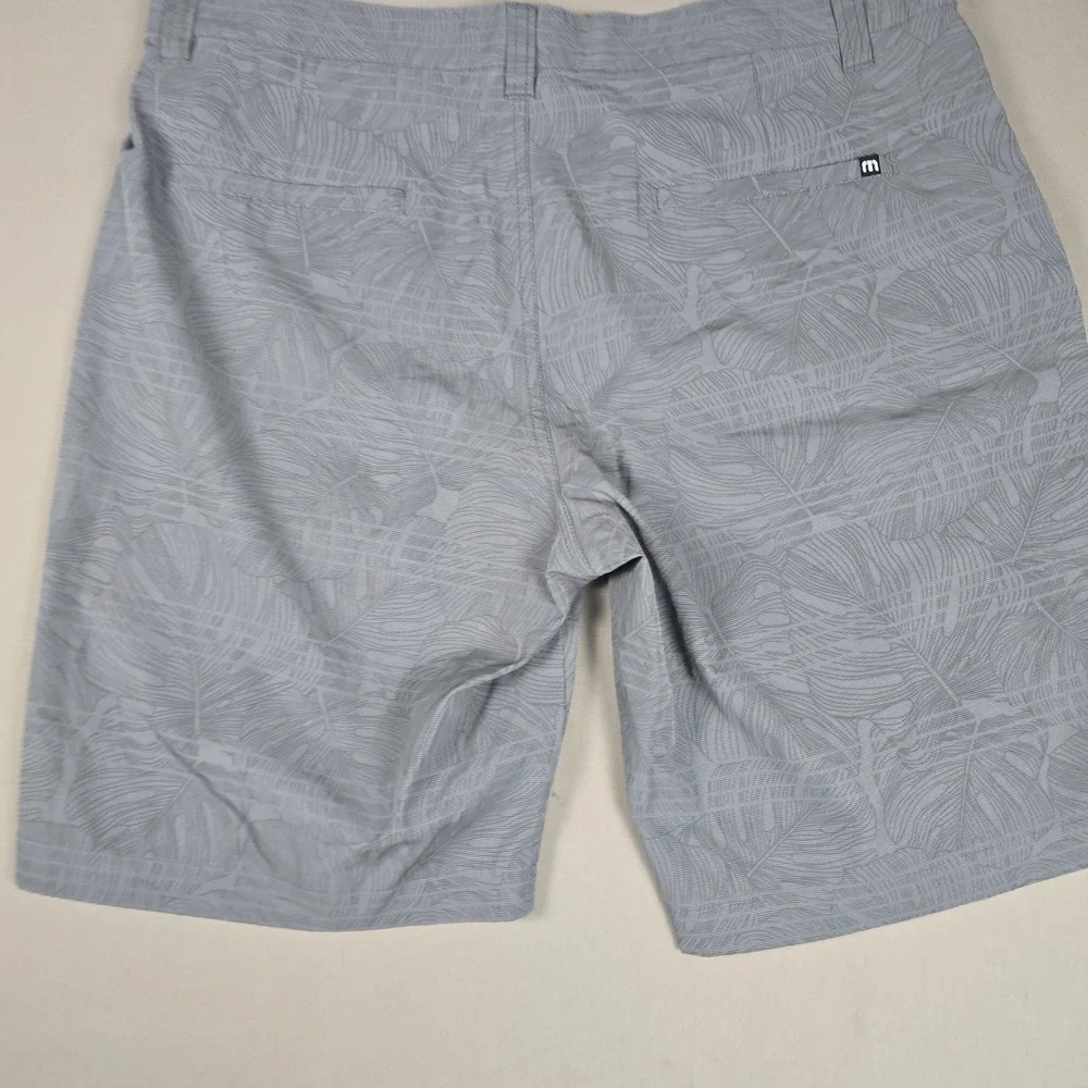 Men's TRAVIS MATHEW Gray Floral Flat Front Shorts Size 36 Stretch Performance